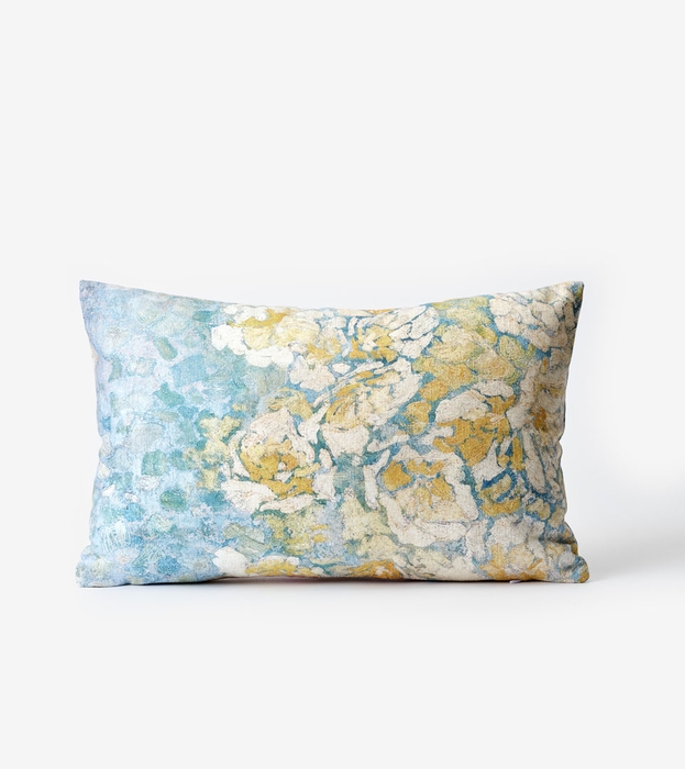 La Pedrera Casa Milà 花柄 半袖Tシャツ　油絵風　スペイン RECTANGULAR CUSHION – THE FLOWERS COURTYARD – LA PEDRERA | La